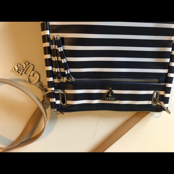 Guess crossbody bag - new - Picture 3 of 6